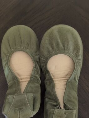 Olive Green Foldable Leather Ballet Flats The Storehouse Flats